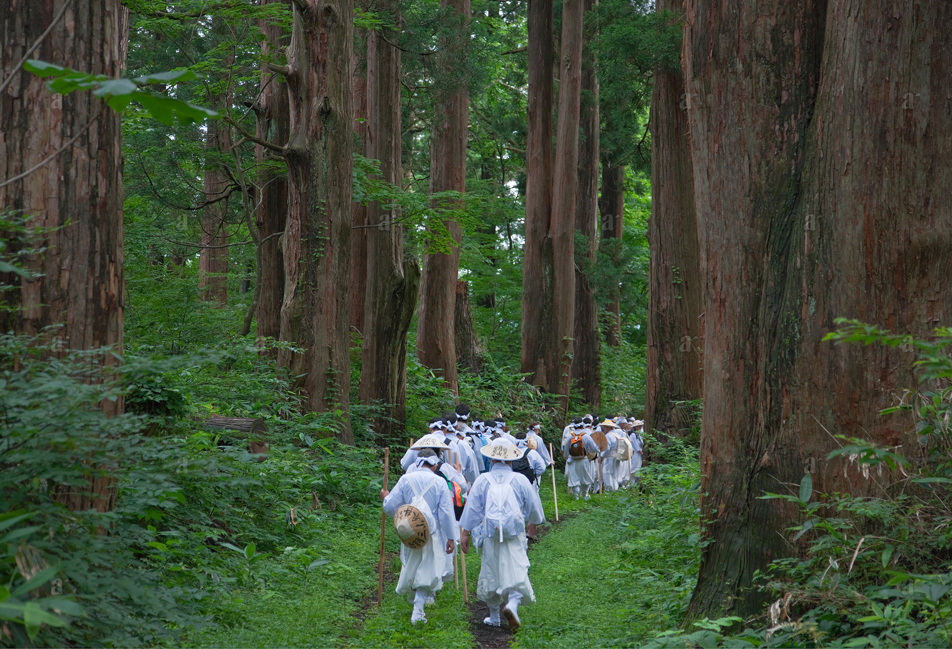 ベン・シモンズ &ldquo;羽黒山　巡礼者　出羽三山&rdquo; Ben Simmons &ldquo;Mt. Haguro Pilgrims, Dewa Sanzan&rdquo;